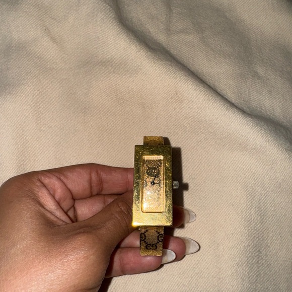 Gucci watch - Picture 12 of 15
